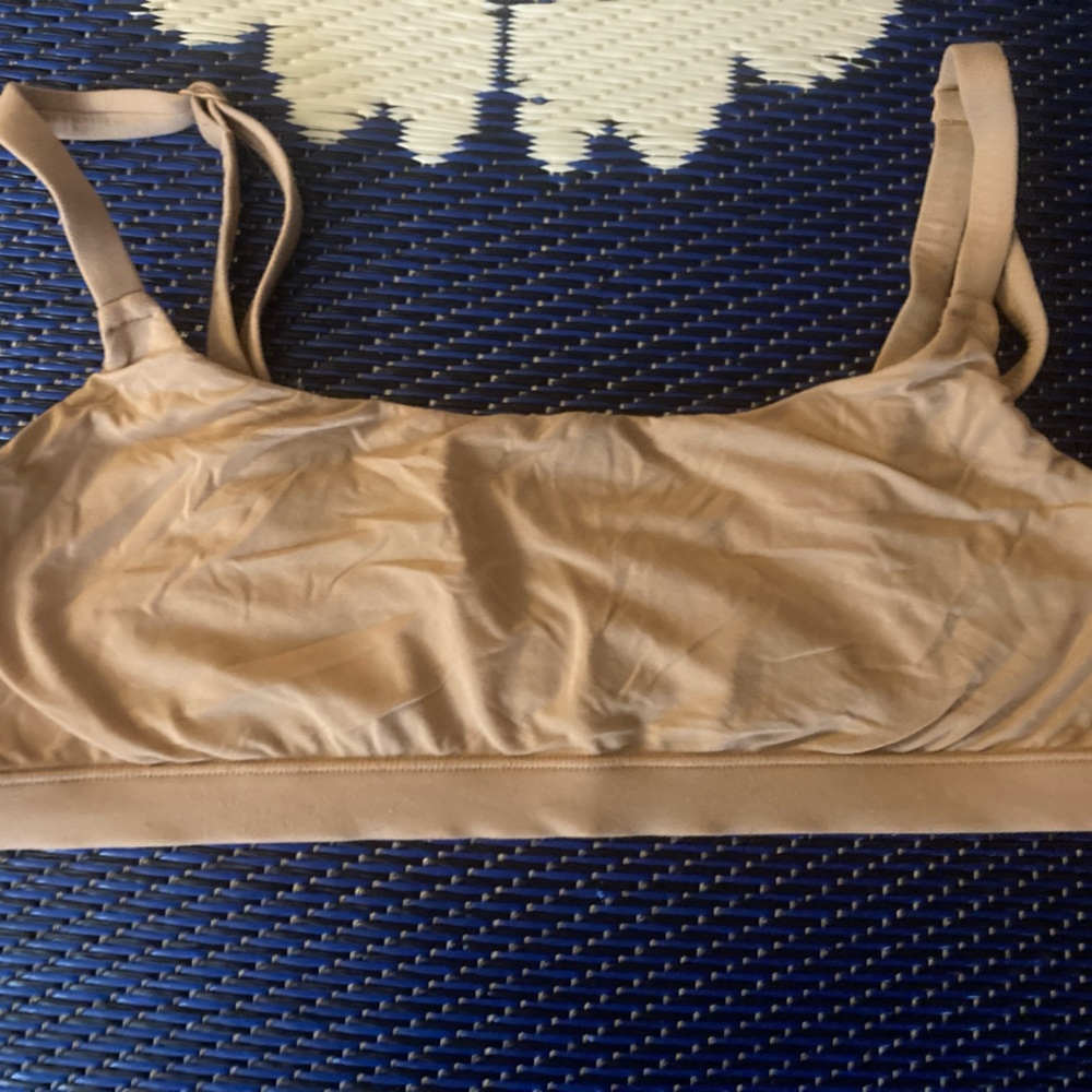 Skims nude bra